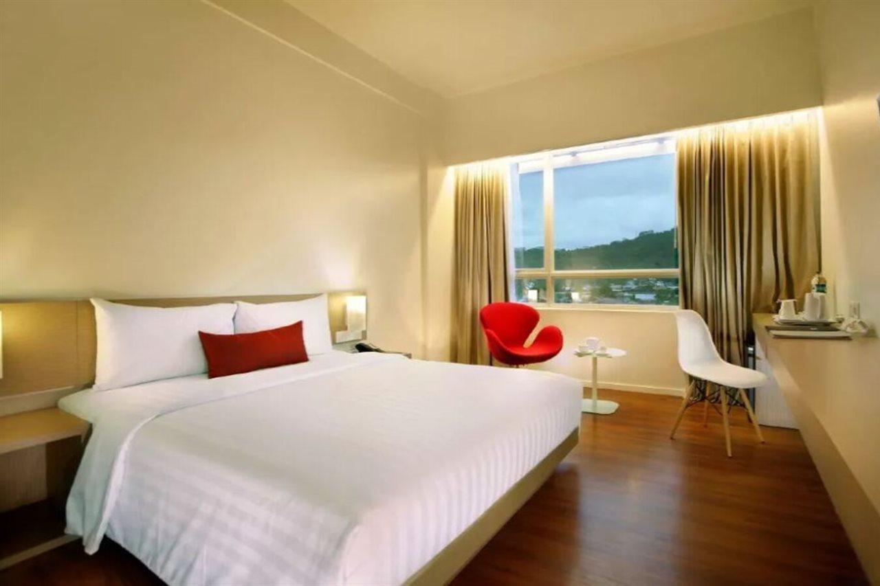 The Zhm Premiere Padang Hotel Exterior photo