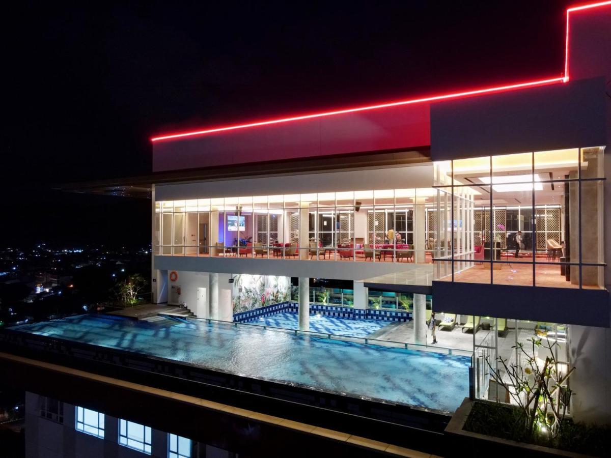The Zhm Premiere Padang Hotel Exterior photo