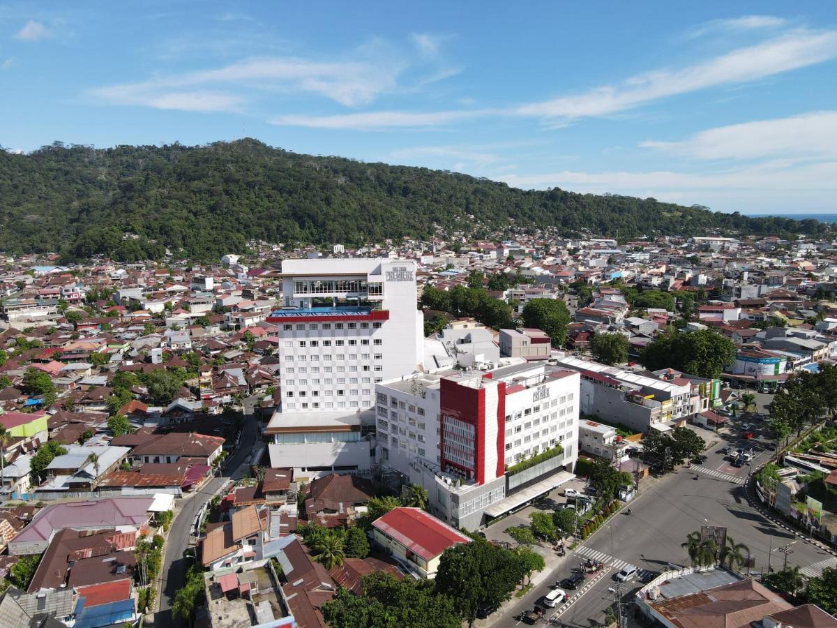 The Zhm Premiere Padang Hotel Exterior photo