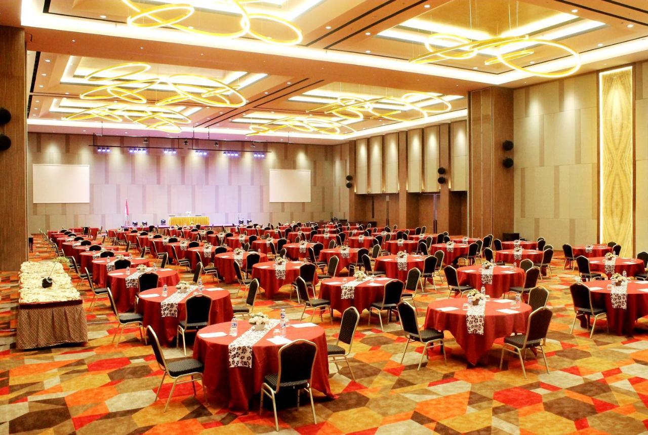 The Zhm Premiere Padang Hotel Exterior photo