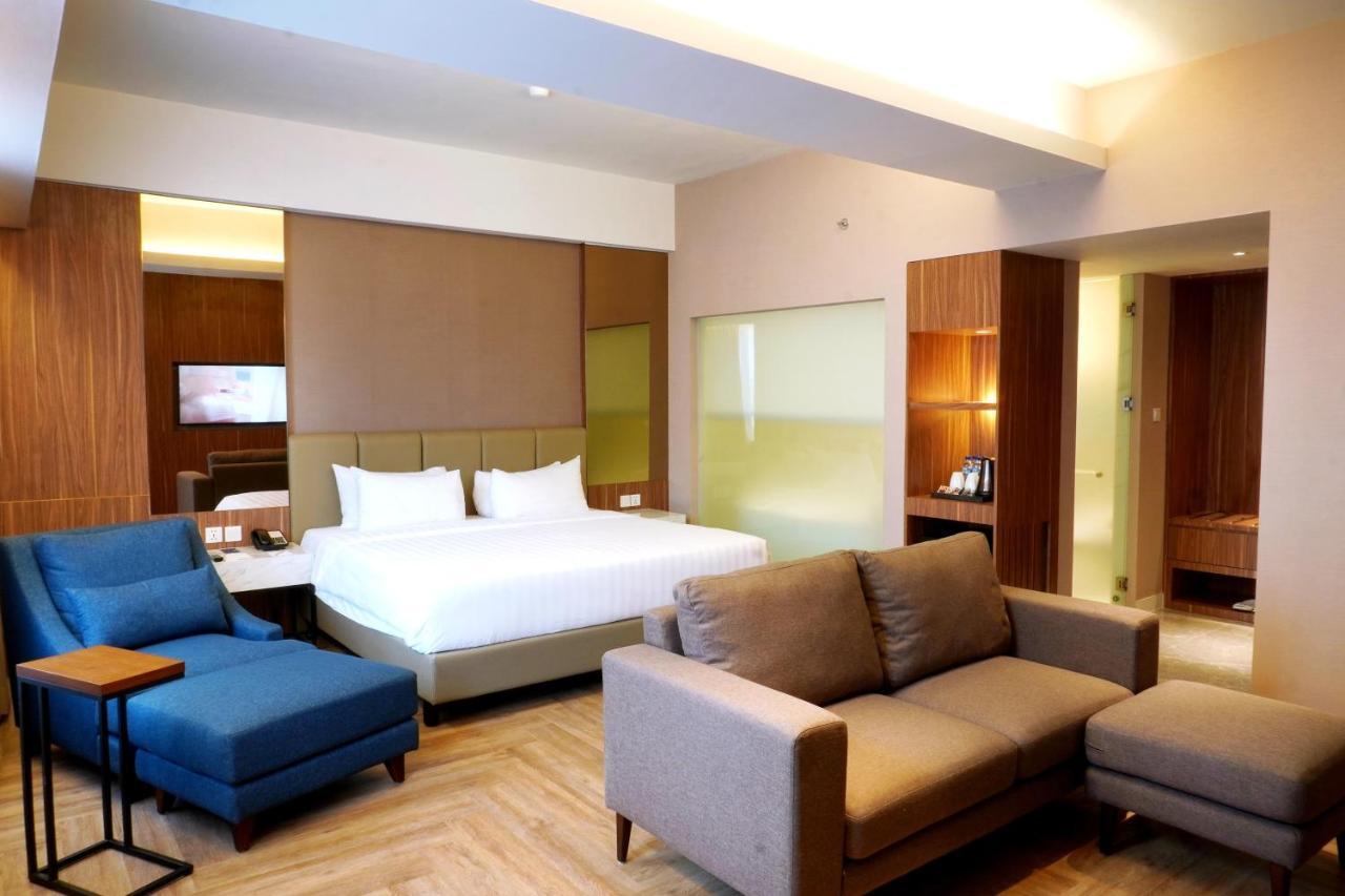 The Zhm Premiere Padang Hotel Exterior photo