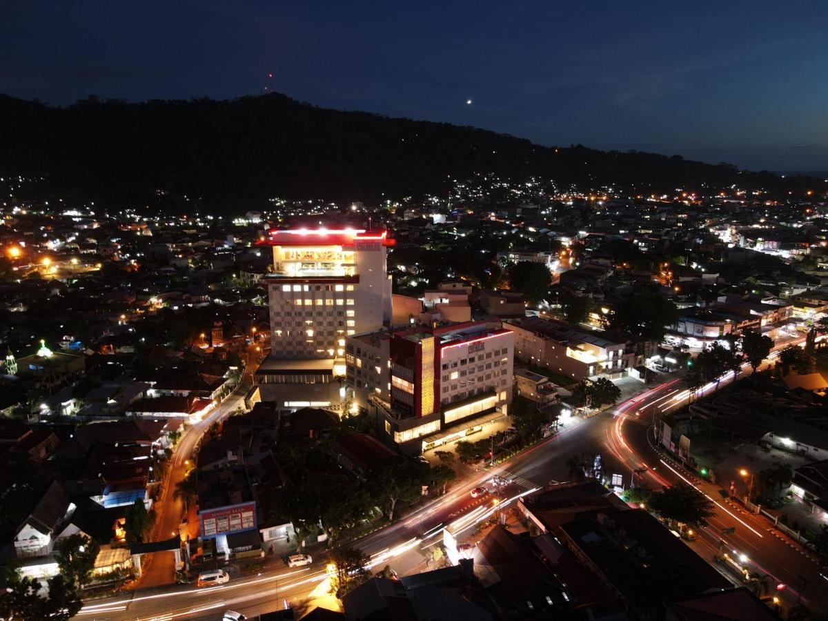 The Zhm Premiere Padang Hotel Exterior photo