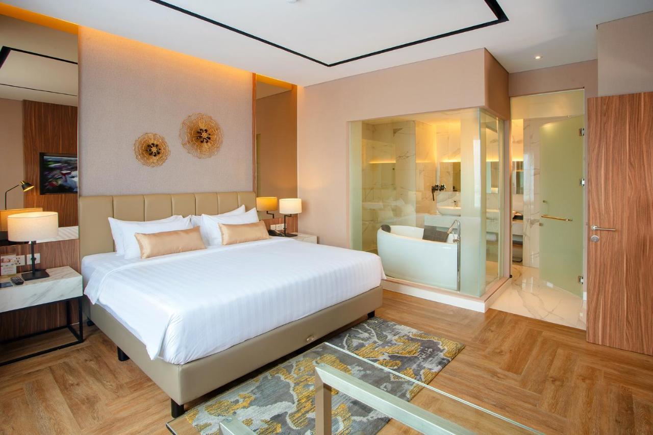 The Zhm Premiere Padang Hotel Exterior photo