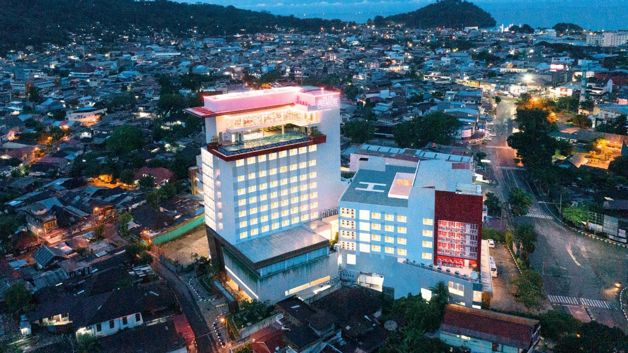 The Zhm Premiere Padang Hotel Exterior photo