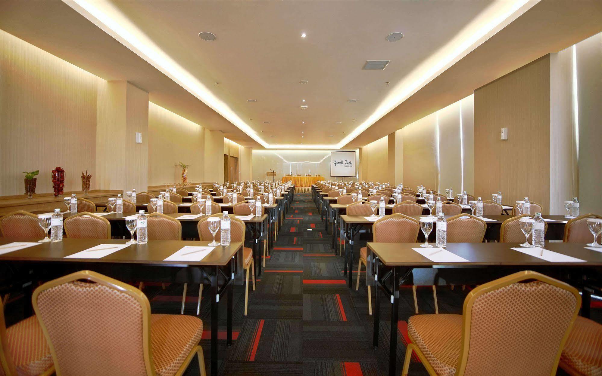 The Zhm Premiere Padang Hotel Exterior photo